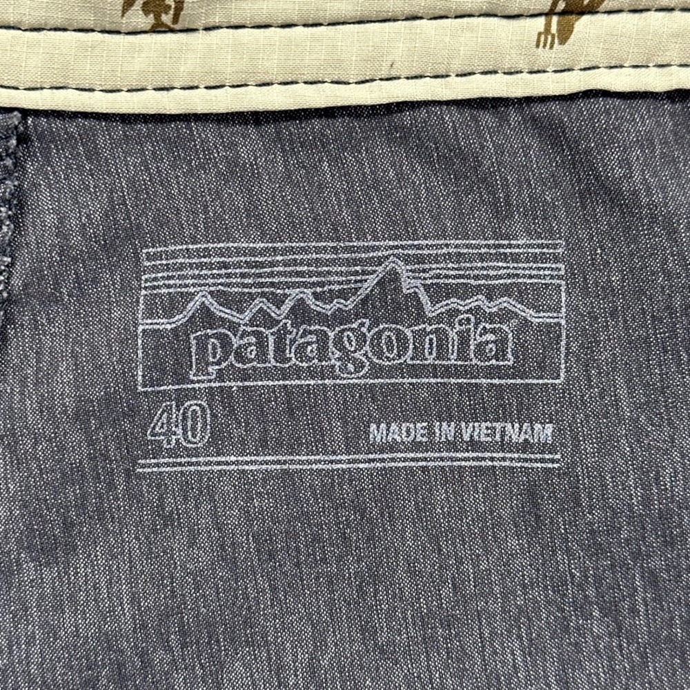Patagonia Board Shorts Mens 40 Gray Scallop Hem Camo Trim Stretch Summer Casual - Picture 2 of 10